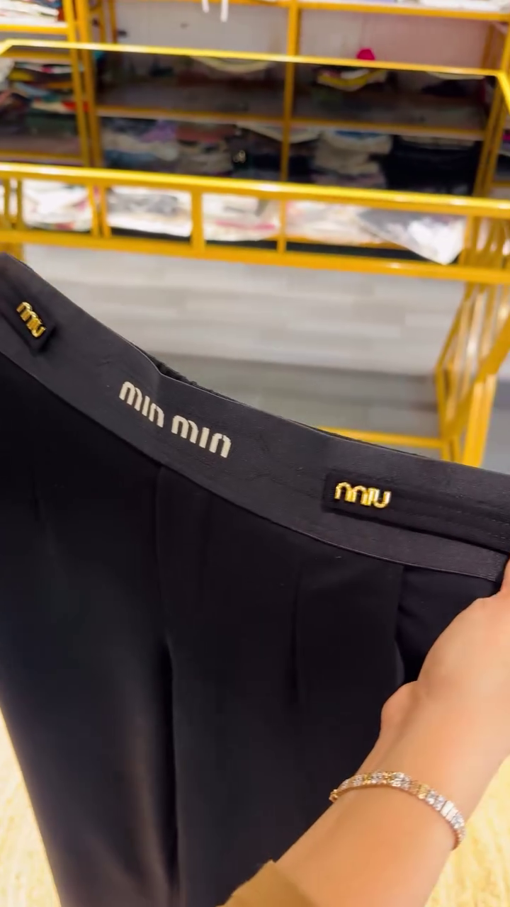 Modern Abstract Print Women Outfit