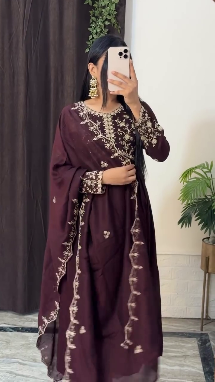 Ivory Printed Kurta Set with Matching Dupatta – Elegant Festive & Occasion Wear