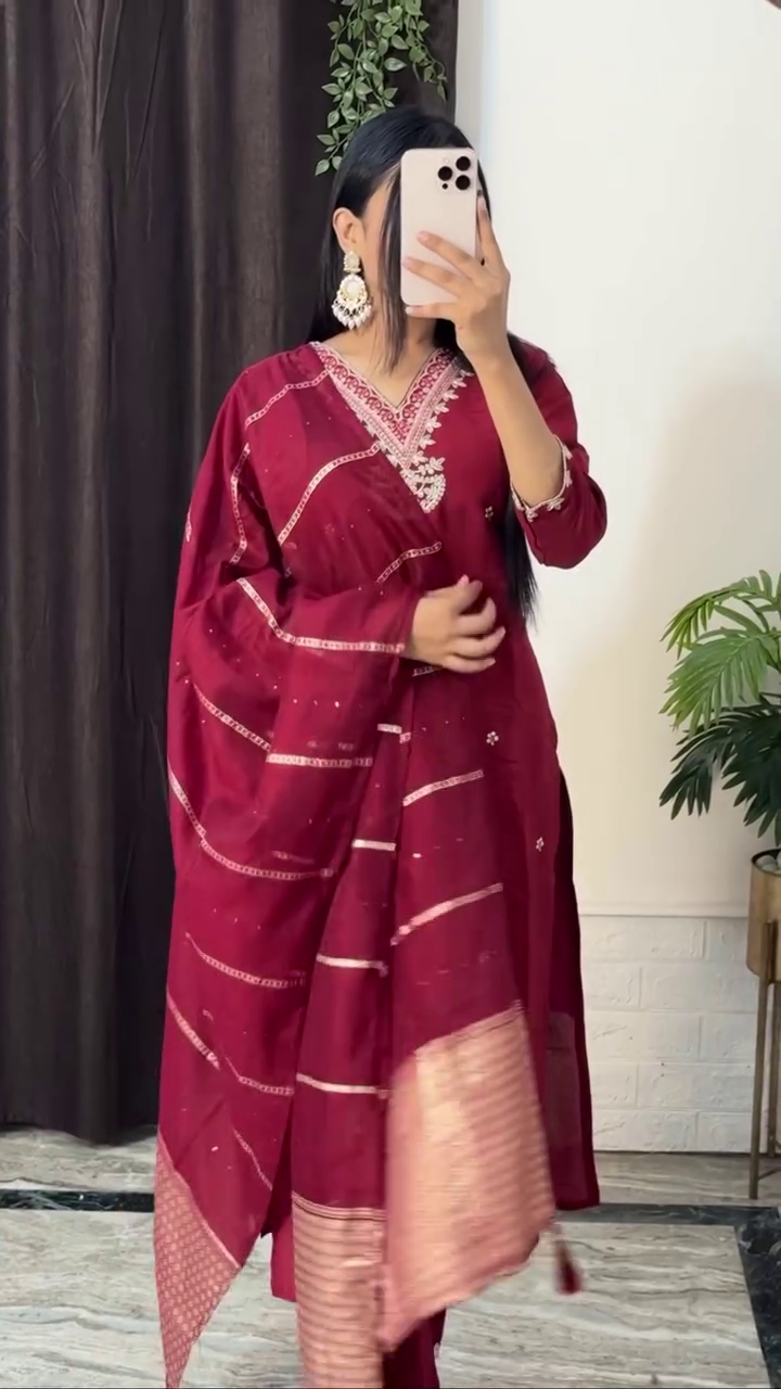 Ivory Printed Kurta Set with Matching Dupatta – Elegant Festive & Occasion Wear