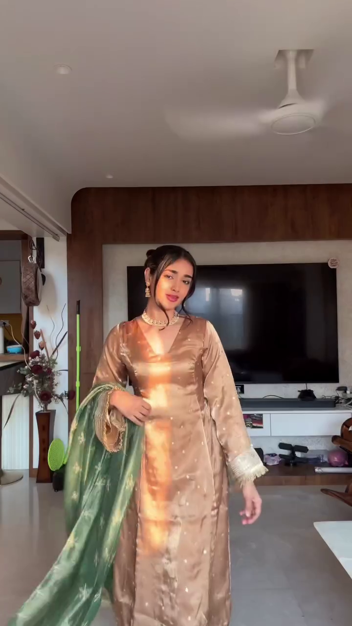 Eid-Ready Green Kurta Set with Pink Dupatta – Festive Pakistani Style Suit