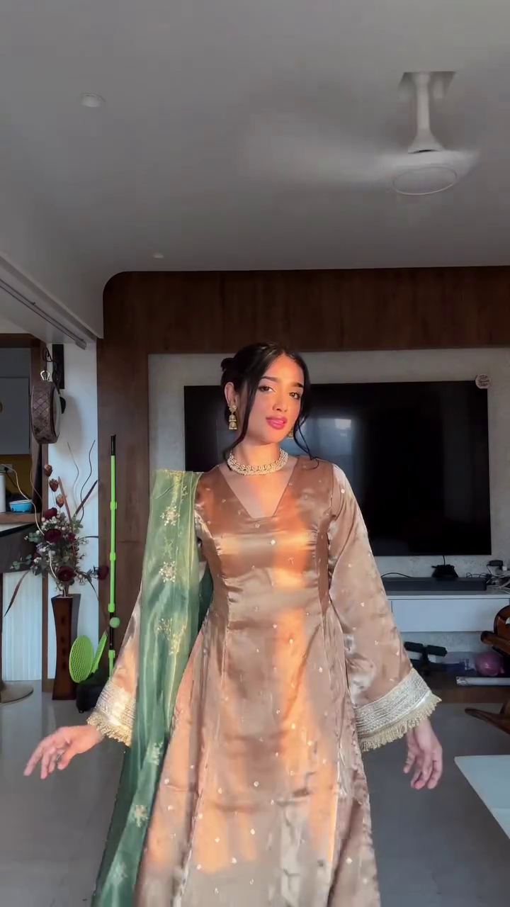 Eid-Ready Green Kurta Set with Pink Dupatta – Festive Pakistani Style Suit