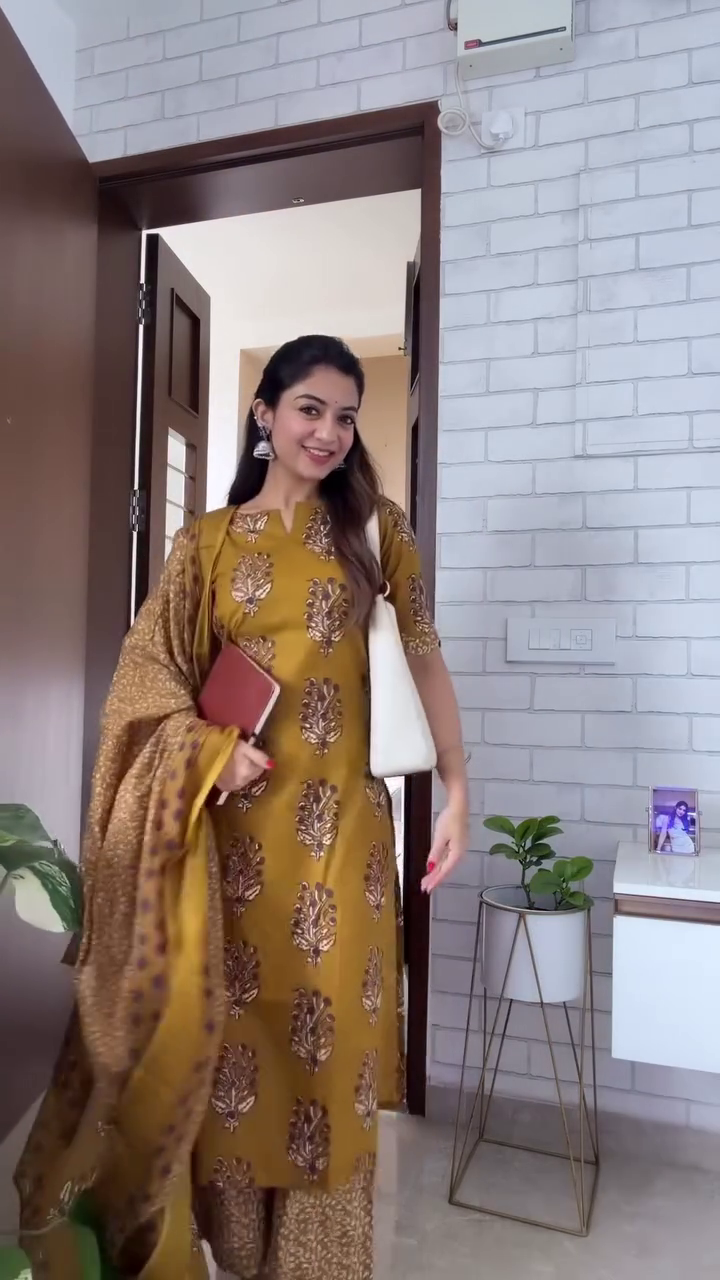 Elegant Black Office Ethnic Set