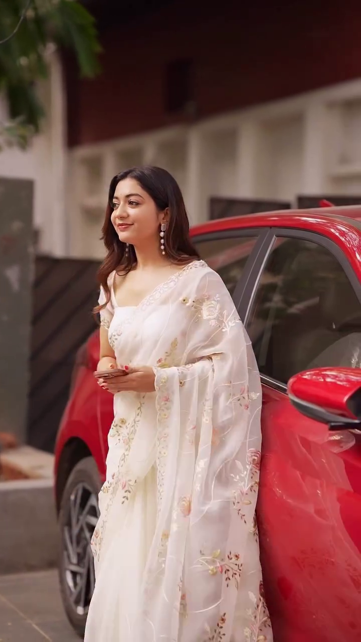 Graceful White Floral Saree Look