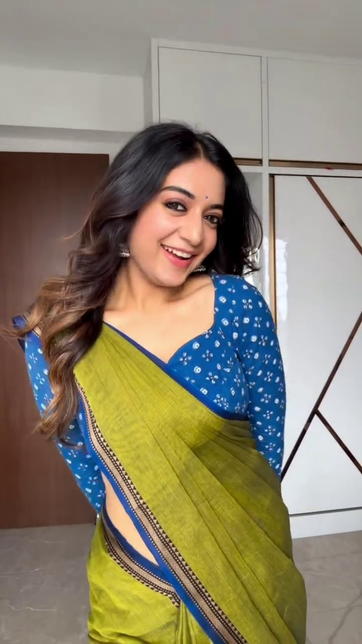 Modern Contrast Saree Statement Look