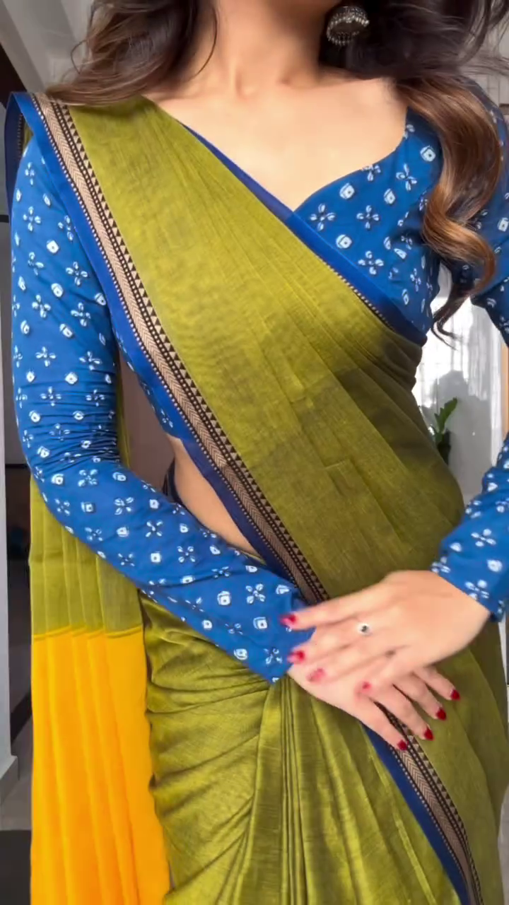 Modern Contrast Saree Statement Look
