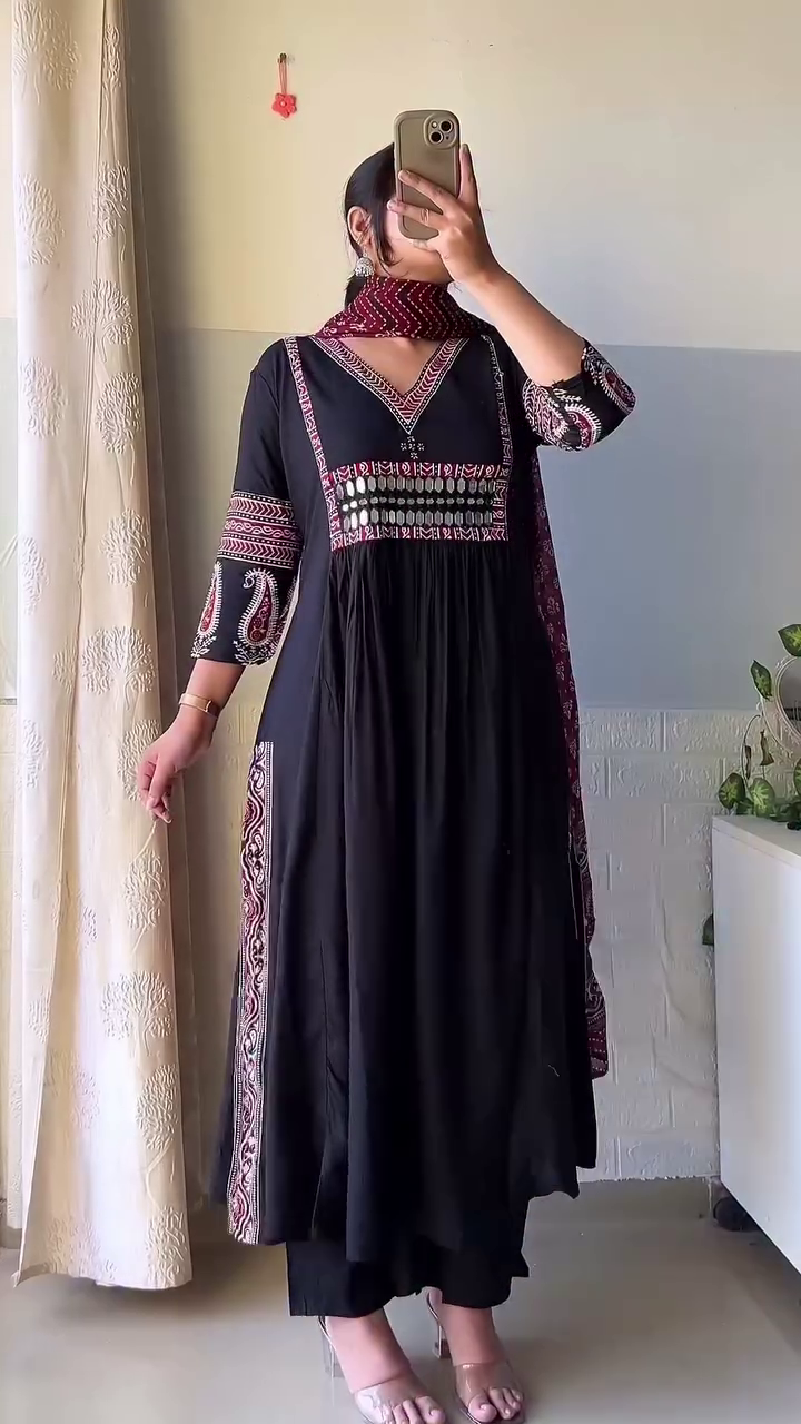 Classic Black Ethnic Set